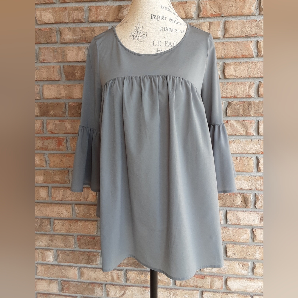 French Connection Gray Bell Sleeve Blouse Size Small.